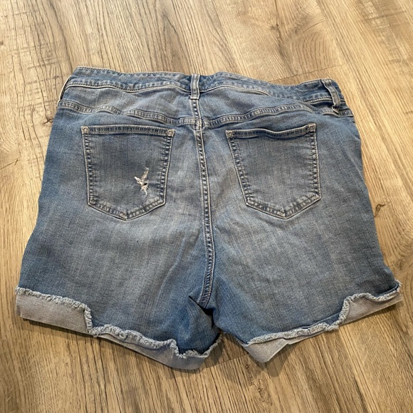 Torrid Jean Shorts Womens 16 Blue Denim Cut Off Cuffed Button Fly Stretch - Picture 2 of 5